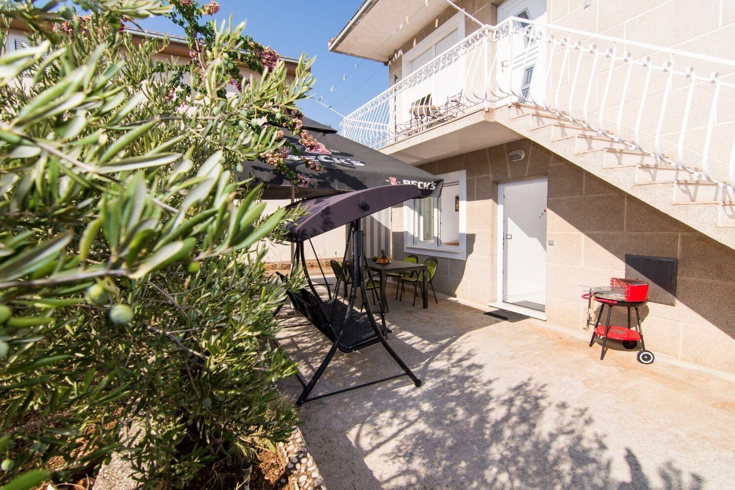 Apartments Ivica - Garden Terrace Slatine Bagian luar foto