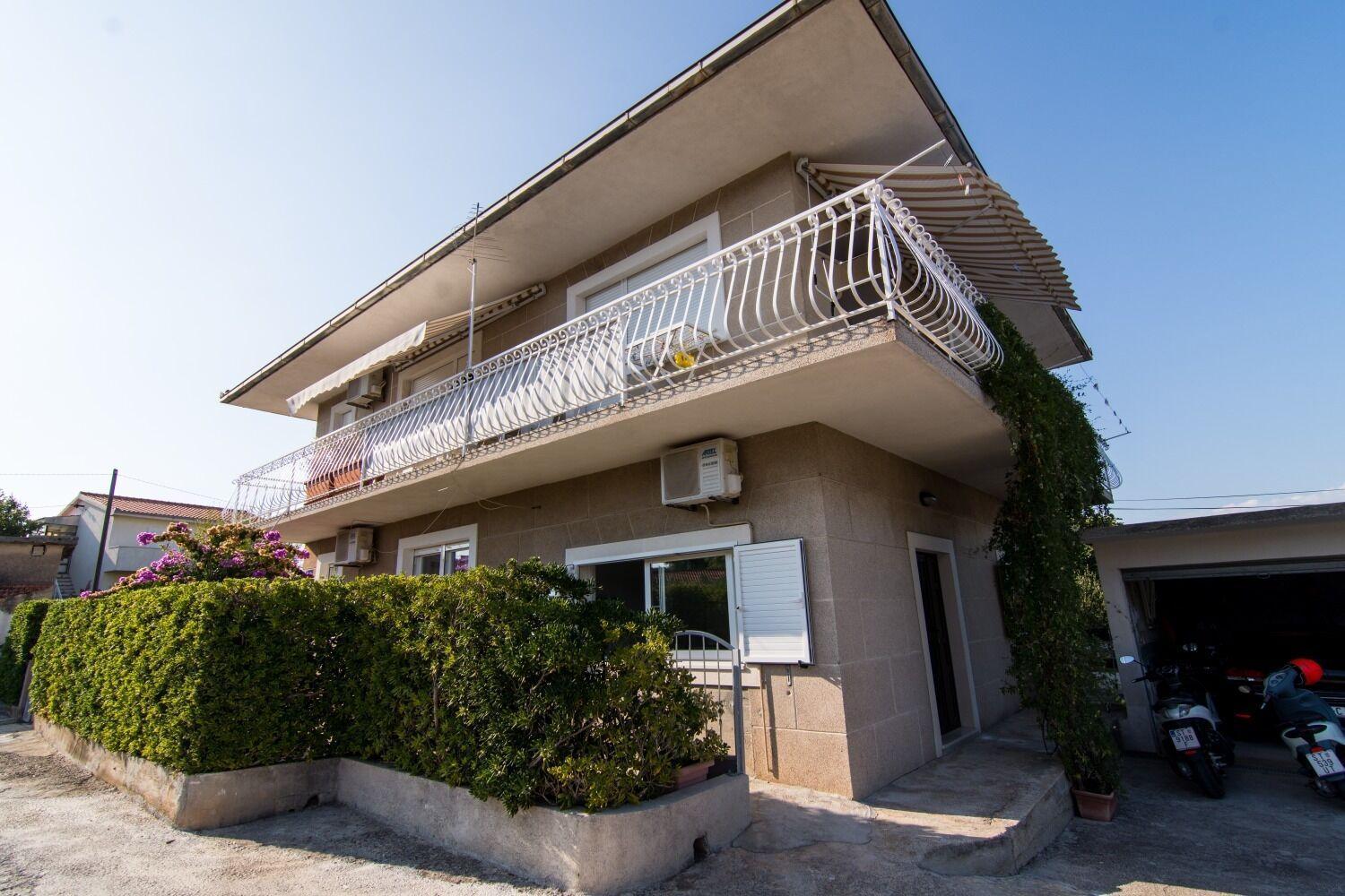 Apartments Ivica - Garden Terrace Slatine Bagian luar foto